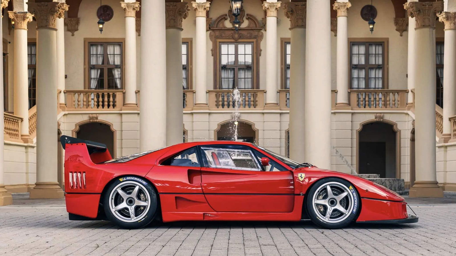 Η πιο ακριβή Ferrari F40 στον κόσμο βγαίνει «στο σφυρί»